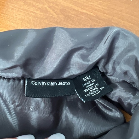 Calvin Klein Jeans Black Puffer Vest with Bow & Collar 12M Girls - Picture 4 of 4